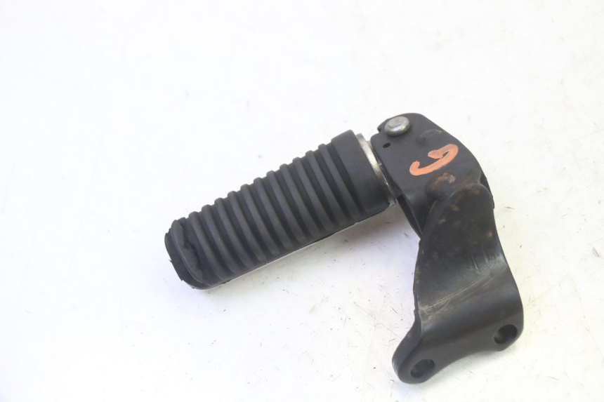 photo de REAR LEFT FOOTREST YAMAHA X-MAX XMAX 250 (2006 - 2009) - Component detail