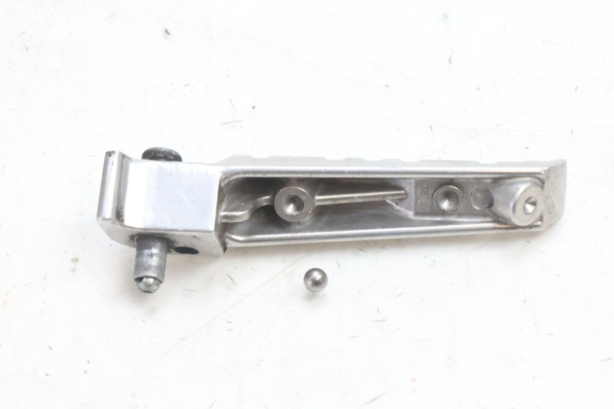 photo de REAR LEFT FOOTREST YAMAHA X-MAX XMAX 125 (2010 - 2013) - Alternative perspective