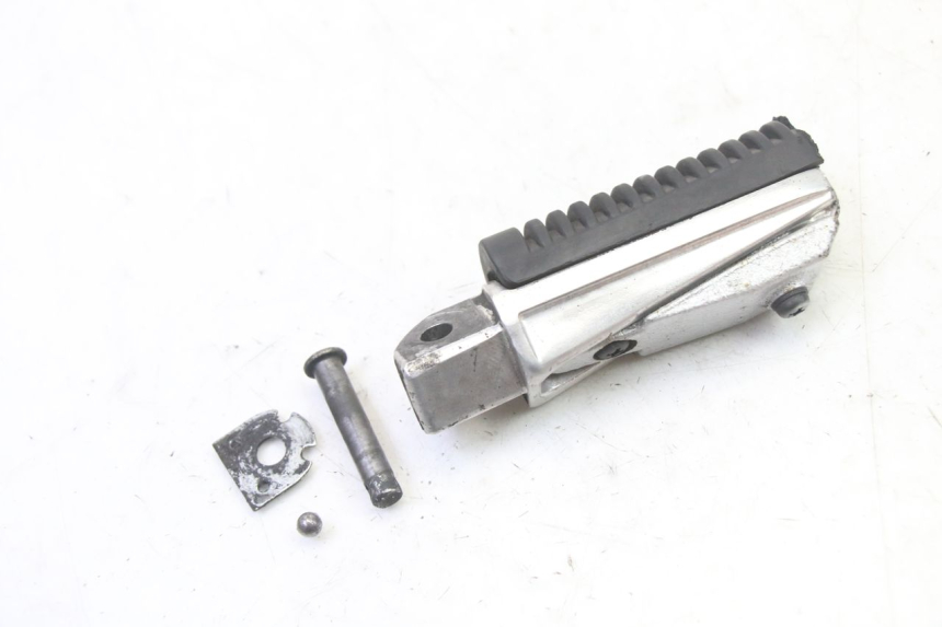 photo de REAR LEFT FOOTREST YAMAHA XJ6 ABS 600 (2008 - 2016) - Alternative perspective