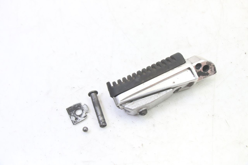 photo de REAR LEFT FOOTREST YAMAHA XJ6 ABS 600 (2008 - 2016) - Technical close-up