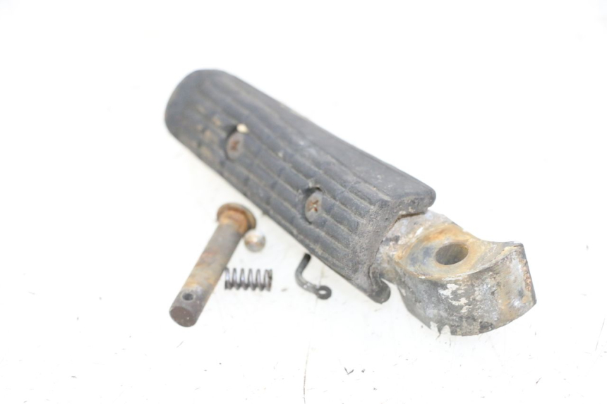 photo de REAR LEFT FOOTREST YAMAHA XJN DIVERSION 600 (2000 - 2003) - Component detail