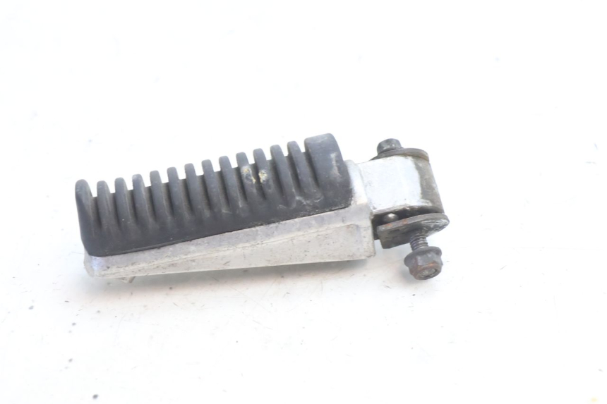 photo de REAR LEFT FOOTREST YAMAHA XJR 1300 (1998 - 2002) - Component detail