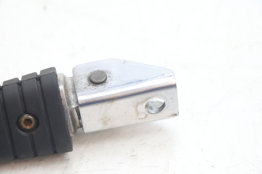 photo de REAR LEFT FOOTREST YAMAHA XV VIRAGO 535 (1988 - 2004) - Zoom on usage condition