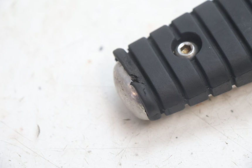 photo de REAR LEFT FOOTREST YAMAHA XV VIRAGO 535 (1988 - 2004) - Alternative perspective