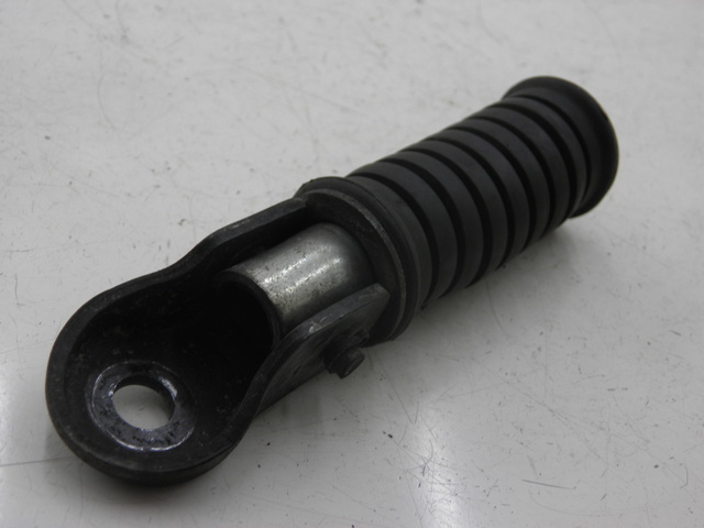 photo de REAR LEFT FOOTREST YAMAHA SR 125 (1982 - 2003) - Component detail