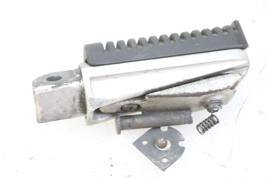 photo de REAR LEFT FOOTREST YAMAHA XJ6 600 (2008 - 2016) - Alternative perspective