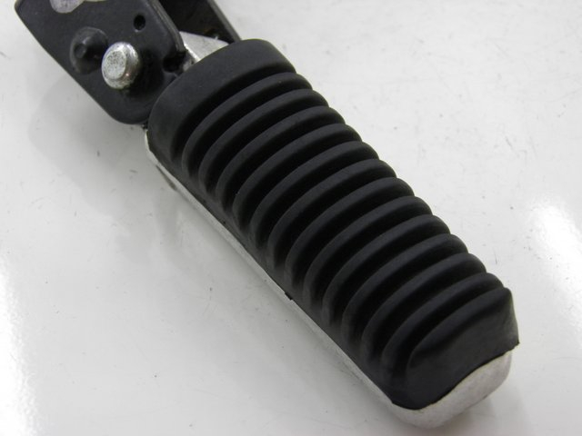 photo de REAR LEFT FOOTREST YAMAHA XMAX X-MAX 125 (2006 - 2009) - Component detail