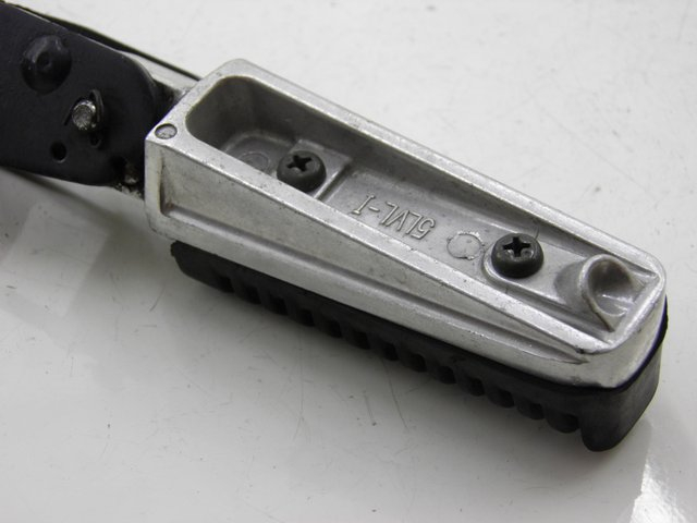 photo de REAR LEFT FOOTREST YAMAHA XMAX X-MAX 125 (2006 - 2009) - Technical close-up