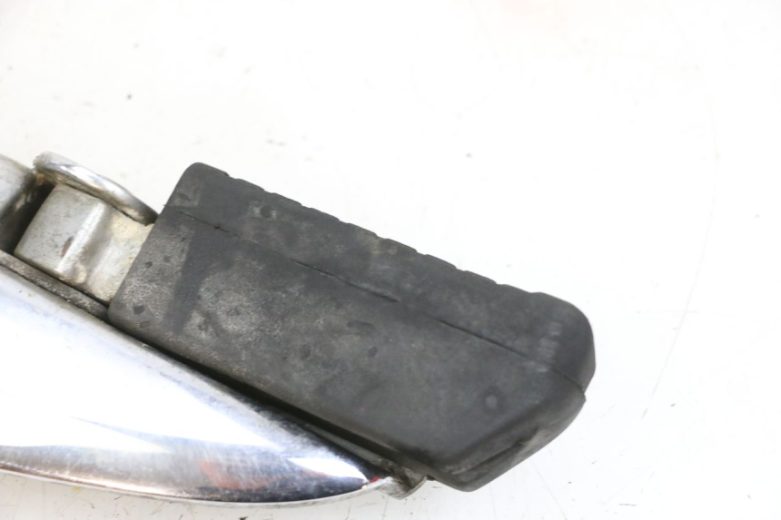 photo de REAR LEFT FOOTREST KYMCO ZING 125 (1997 - 2003) - Alternative perspective