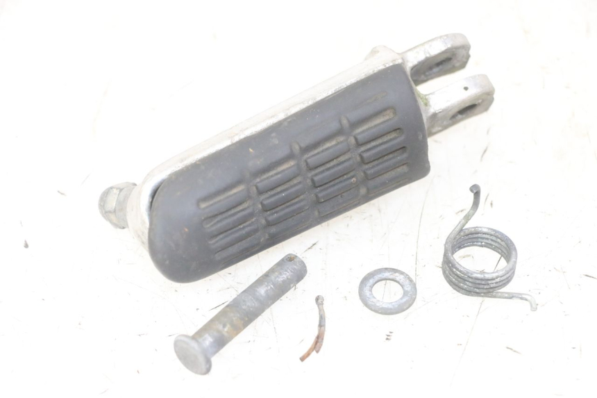 photo de FRONT RIGHT FOOTREST HONDA CBF 500 (2004 - 2007) - Main view