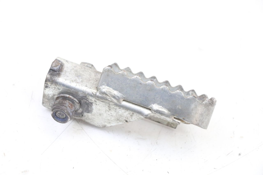 photo de FRONT RIGHT FOOTREST DERBI SENDA R X-TREME 50 (2006 - 2010) - Component detail