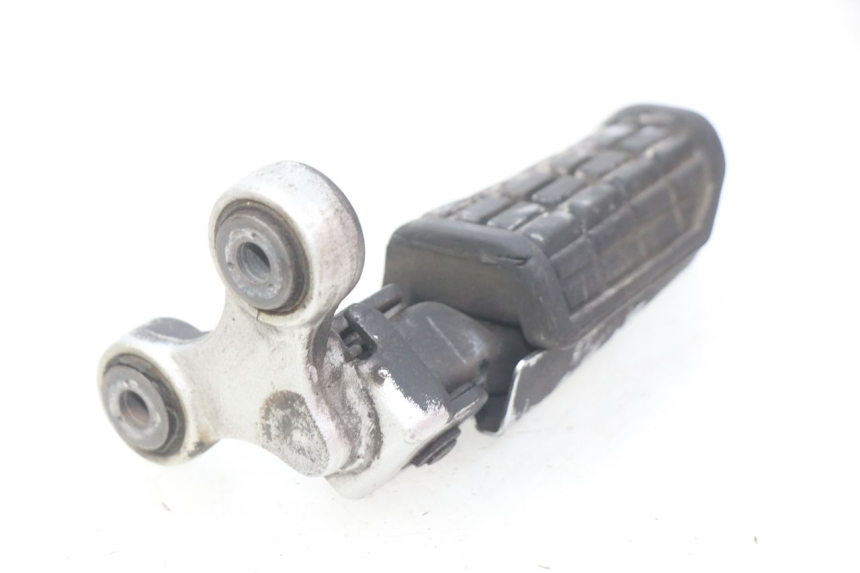 photo de RIGHT FRONT FOOTREST YAMAHA FJ 3CX 1200 (1986 - 1996) - Alternative perspective
