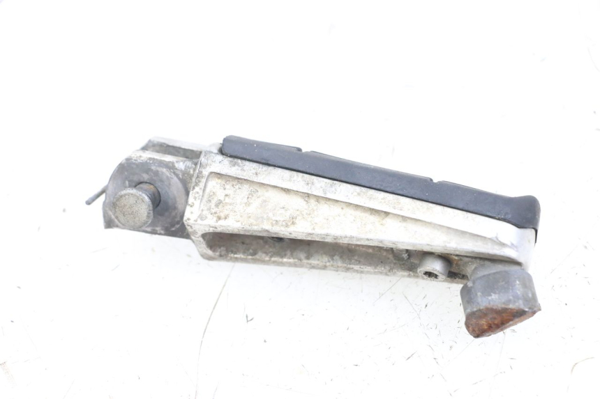 photo de FRONT RIGHT FOOTREST YAMAHA FJR ABS 1300 (2006 - 2012) - Zoom on usage condition