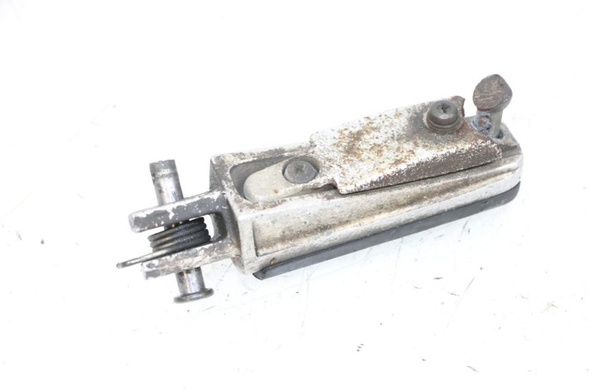 photo de FRONT RIGHT FOOTREST YAMAHA FJR ABS 1300 (2006 - 2012) - Zoom on usage condition