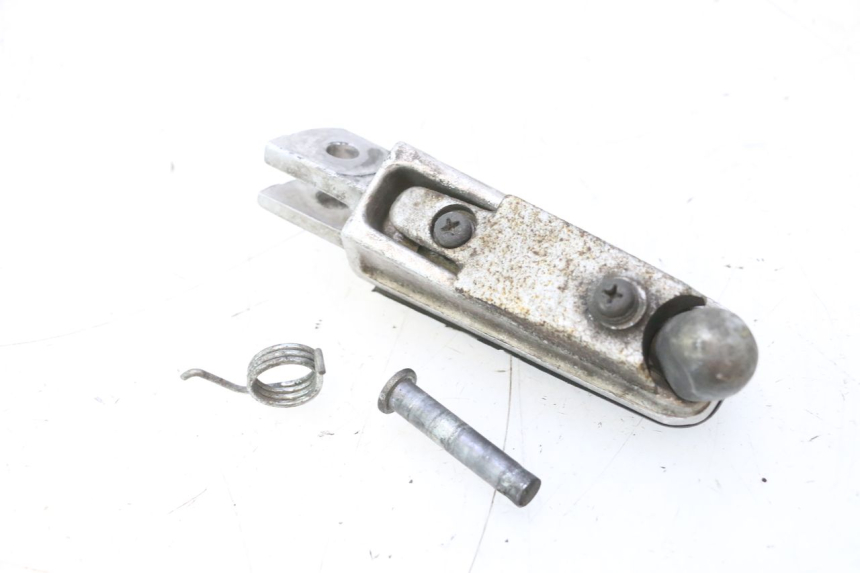 photo de FRONT RIGHT FOOTREST YAMAHA FJR 1300 (2001 - 2005) - Technical close-up