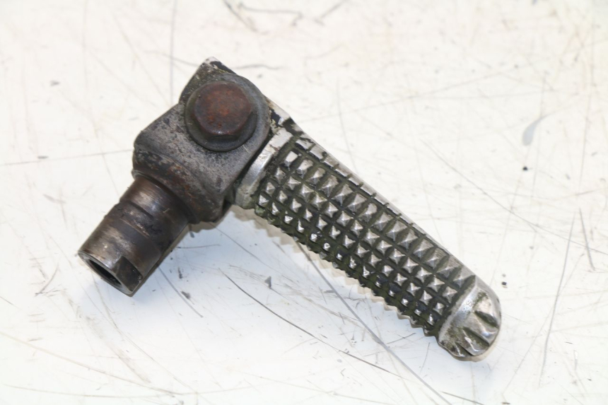 photo de FRONT RIGHT FOOTREST YAMAHA FZS FAZER 600 (1998 - 2001) - Component detail