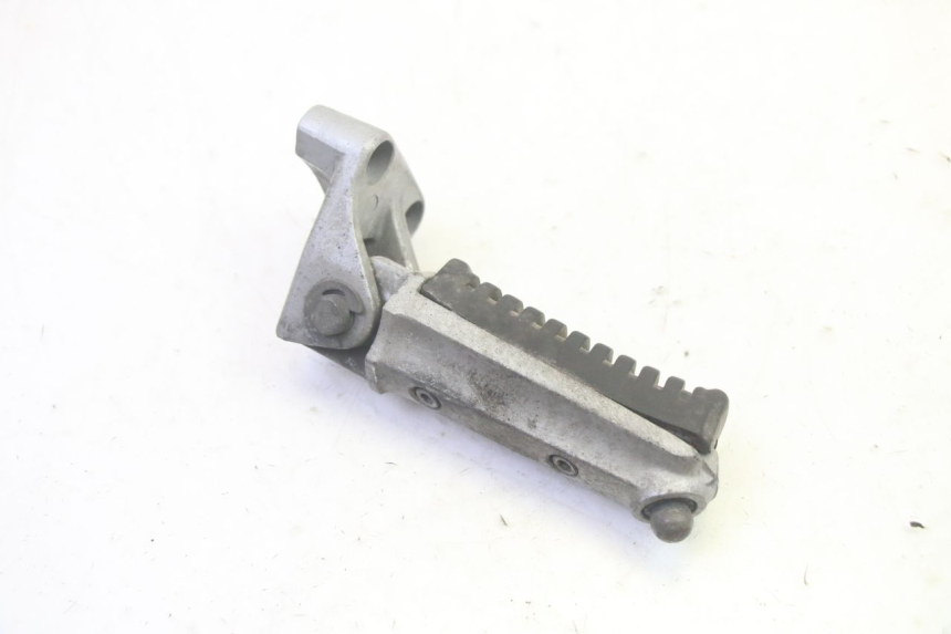 photo de FRONT RIGHT FOOTREST KAWASAKI GPZ RX 1000 (1986 - 1988) - Zoom on usage condition