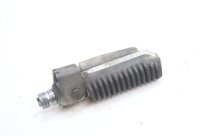 photo de FRONT RIGHT FOOTREST SUZUKI GSF N BANDIT 1200 (2001 - 2005) - Zoom on usage condition