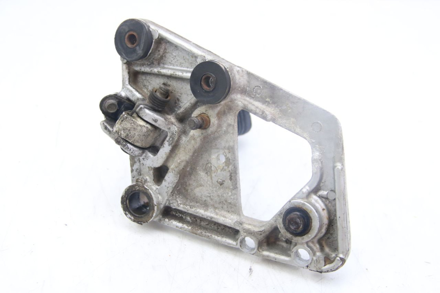 photo de RIGHT FRONT FOOTREST SUZUKI GSX-F GSX  F 1100 (1988 - 1994) - Alternative perspective