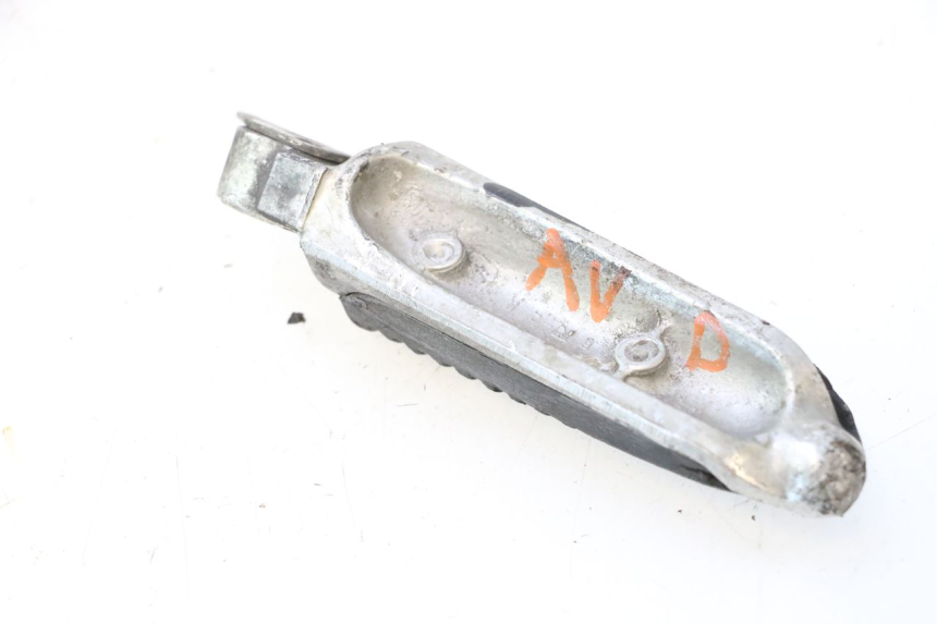 photo de FRONT RIGHT FOOTREST SUZUKI GSX F GSXF 750 (1988 - 1998) - Component detail