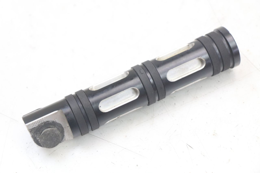 photo de FRONT RIGHT FOOTREST HARLEY DAVIDSON SPORTSTER XL CUSTOM 883 (1999 - 2006) - Main view