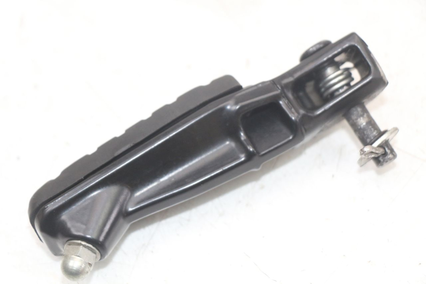 photo de FRONT RIGHT FOOTREST HUSQVARNA SVARTPILEN 401 (2018 - 2023) - Zoom on usage condition