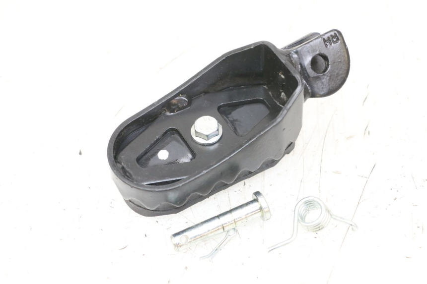 photo de FRONT RIGHT FOOTREST ROYAL ENFIELD SCRAM 411 (2022 - 2024) - Component detail