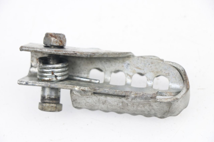 photo de FRONT RIGHT FOOTREST DERBI SENDA SM DRD 50 (2008 - 2013) - Zoom on usage condition