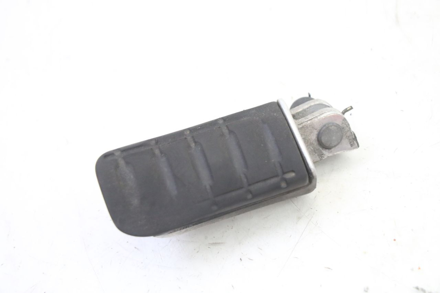 photo de FRONT RIGHT FOOTREST HONDA ST PAN EUROPEAN 1300 (2002 - 2013) - Zoom on usage condition