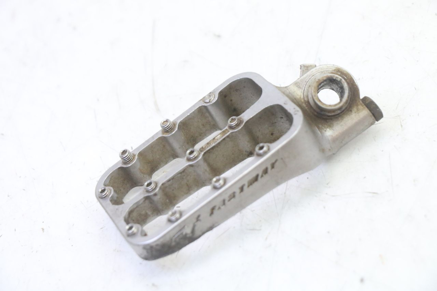 photo de FRONT RIGHT FOOTREST KTM SUPERENDURO R 950 (2005 - 2009) - Alternative perspective