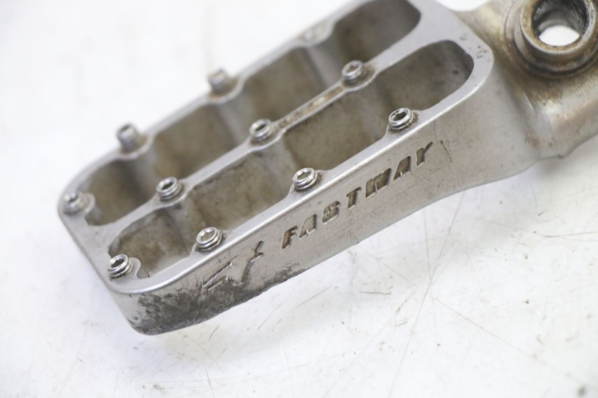 photo de FRONT RIGHT FOOTREST KTM SUPERENDURO R 950 (2005 - 2009) - Technical close-up