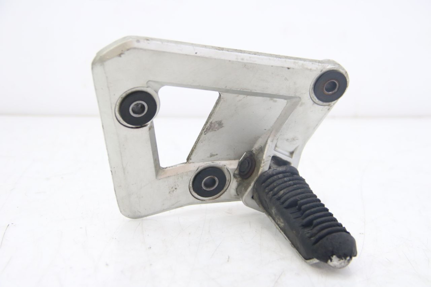 photo de FRONT RIGHT FOOTREST SUZUKI GSX F GSXF 750 (1988 - 1998) - Main view
