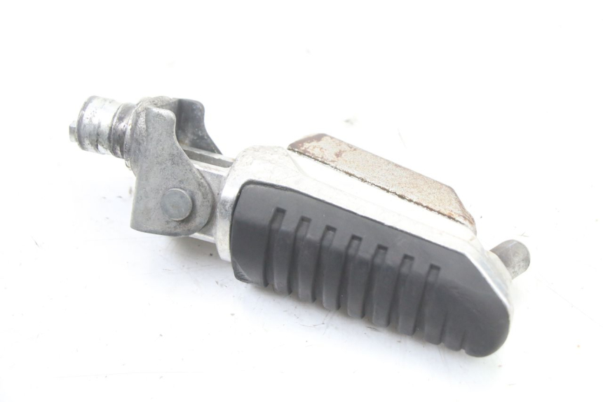 photo de FRONT RIGHT FOOTREST SUZUKI GSX F GSXF 650 (2007 - 2015) - Zoom on usage condition