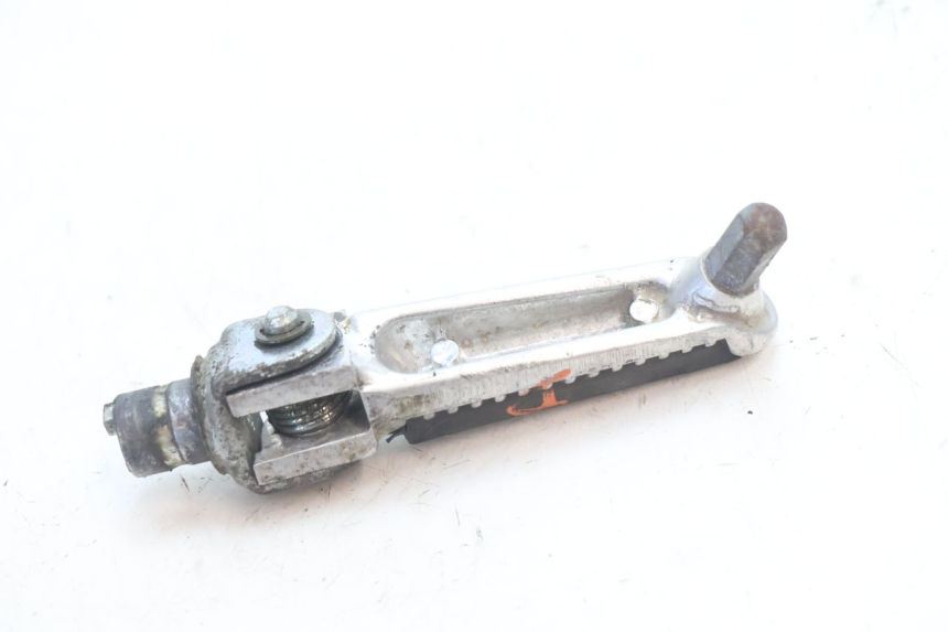 photo de FRONT RIGHT FOOTREST SUZUKI SV S 650 (2003 - 2009) - Zoom on usage condition