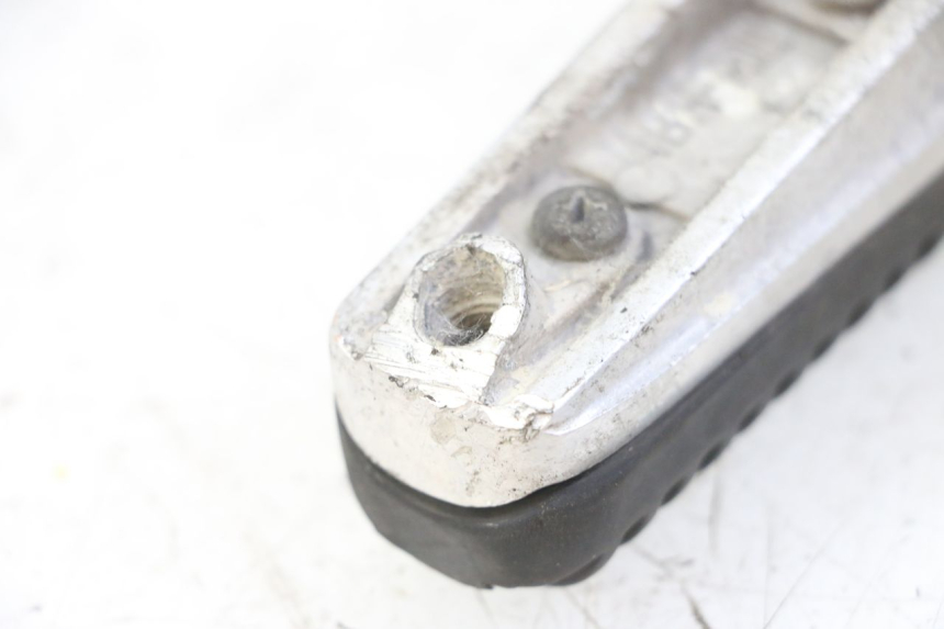 photo de FRONT RIGHT FOOTREST YAMAHA XJ6 ABS 600 (2008 - 2016) - Alternative perspective