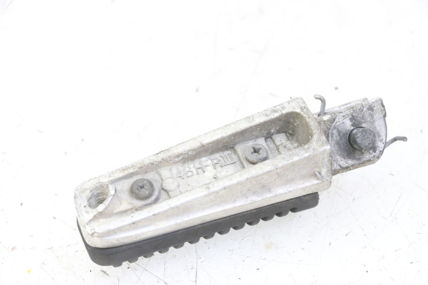 photo de FRONT RIGHT FOOTREST YAMAHA XJ6 ABS 600 (2008 - 2016) - Technical close-up