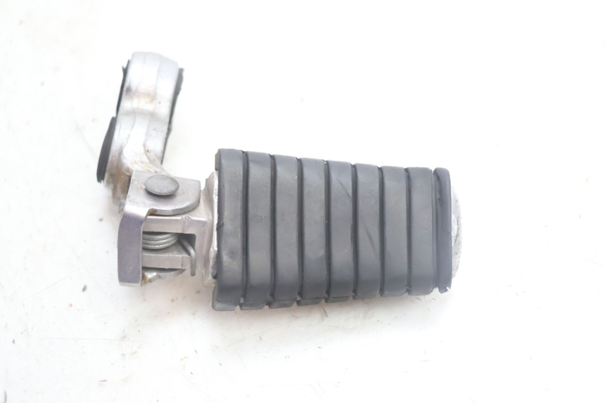 photo de FRONT RIGHT FOOTREST YAMAHA XV VIRAGO 535 (1988 - 2004) - Alternative perspective