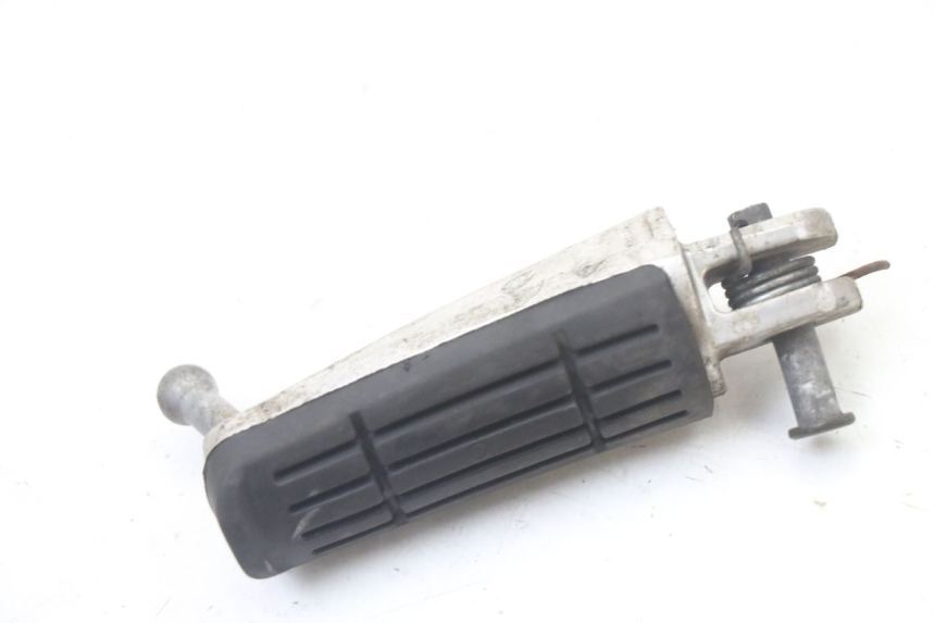 photo de FRONT RIGHT FOOTREST YAMAHA FZ6 FAZER S2 600 (2007 - 2011) - Zoom on usage condition