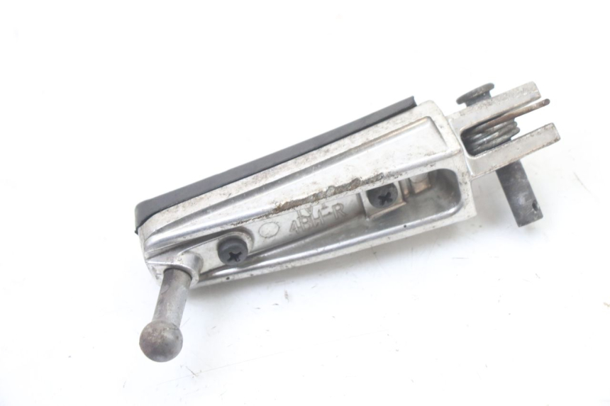 photo de FRONT RIGHT FOOTREST YAMAHA FZ6 FAZER S2 600 (2007 - 2011) - Alternative perspective