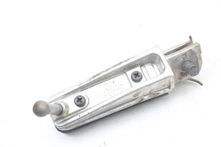 photo de FRONT RIGHT FOOTREST YAMAHA FZ6 FAZER S2 600 (2007 - 2011) - Technical close-up