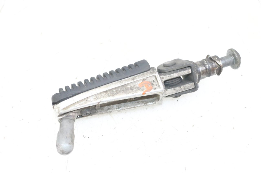 photo de RIGHT FRONT FOOTREST YAMAHA FZS FAZER 600 (2001 - 2003) - Fixing points details