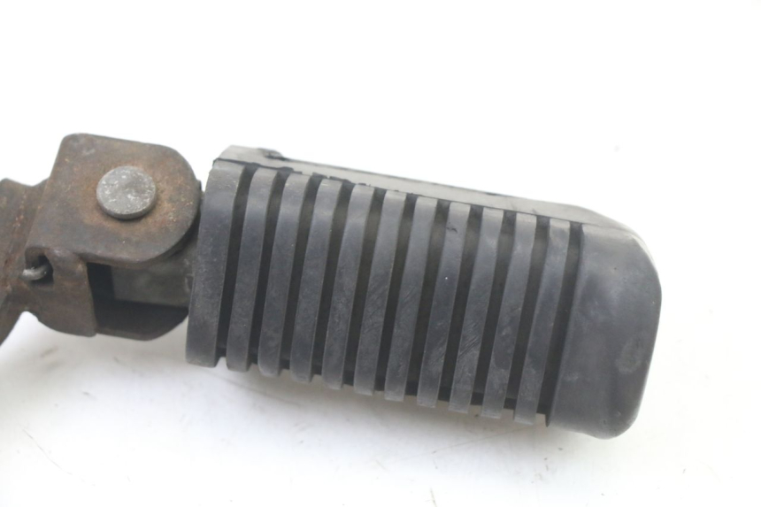photo de FRONT RIGHT FOOTREST YAMAHA SR 125 (1982 - 2003) - Alternative perspective