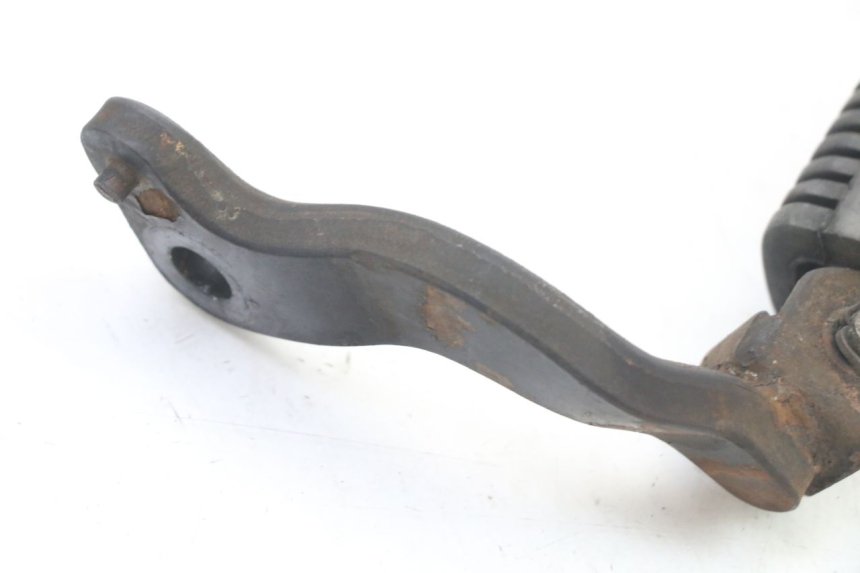 photo de FRONT RIGHT FOOTREST YAMAHA SR 125 (1982 - 2003) - Fixing points details