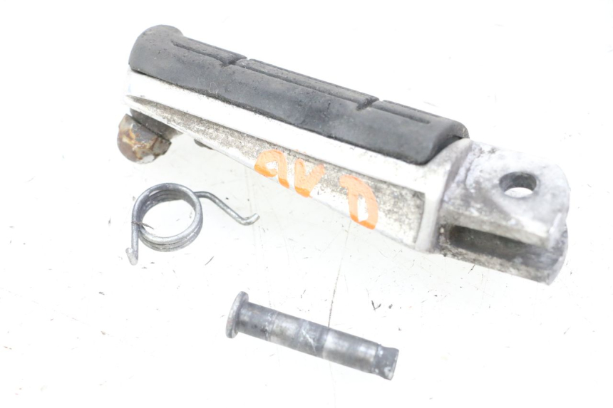 photo de FRONT RIGHT FOOTREST YAMAHA XJ6 600 (2008 - 2016) - Component detail