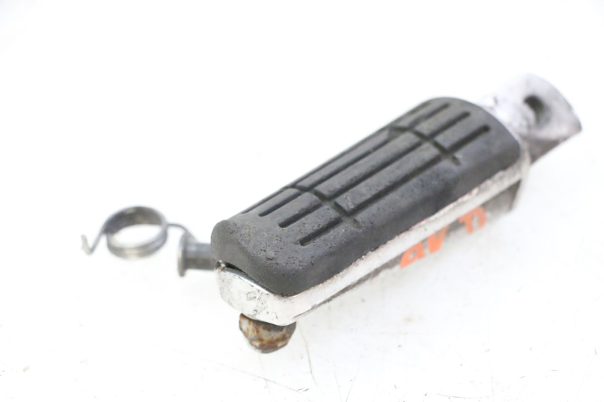 photo de FRONT RIGHT FOOTREST YAMAHA XJ6 600 (2008 - 2016) - Zoom on usage condition