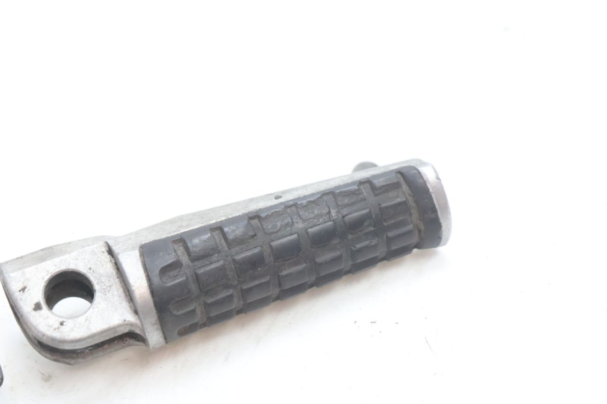 photo de RIGHT FRONT FOOTREST KAWASAKI ZX-6R ZX6R 600 (1995 - 1997) - Zoom on usage condition
