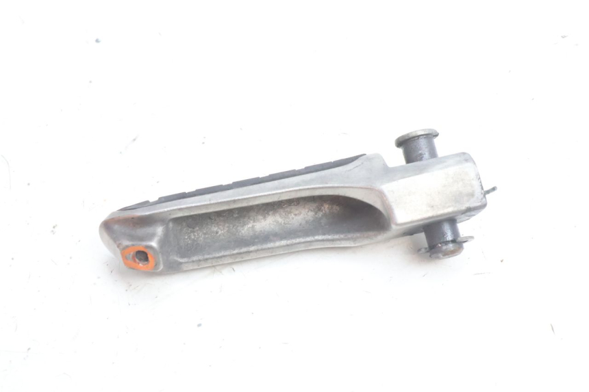 photo de FRONT RIGHT FOOTREST KAWASAKI ZZR 600 (1995 - 2004) - Alternative perspective
