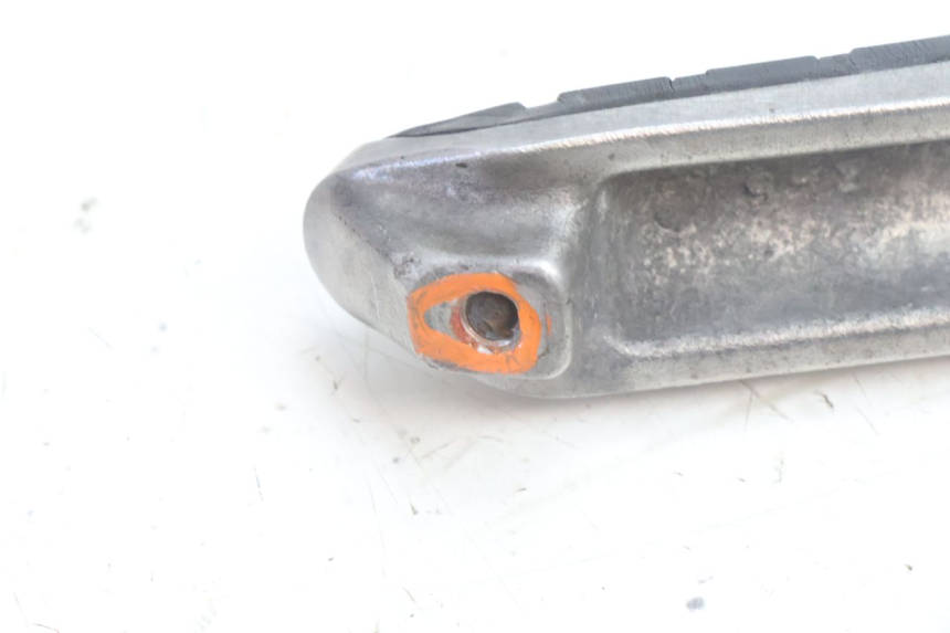 photo de FRONT RIGHT FOOTREST KAWASAKI ZZR 600 (1995 - 2004) - Technical close-up