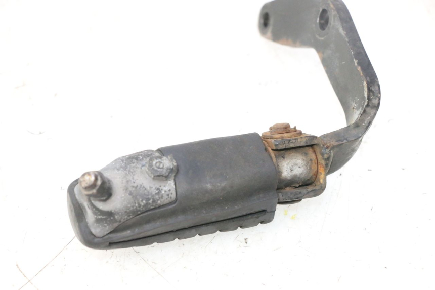 photo de FRONT LEFT FOOTREST HONDA CB TWO FIFTY 250 (1991 - 2002) - Technical close-up