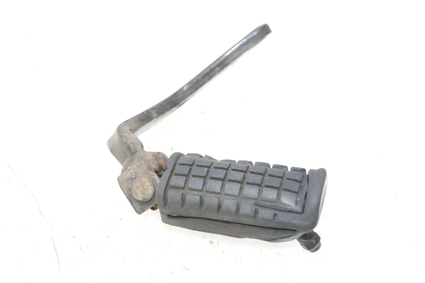 photo de FRONT LEFT FOOTREST HONDA CB TWO FIFTY 250 (1991 - 2002) - Surface and material condition
